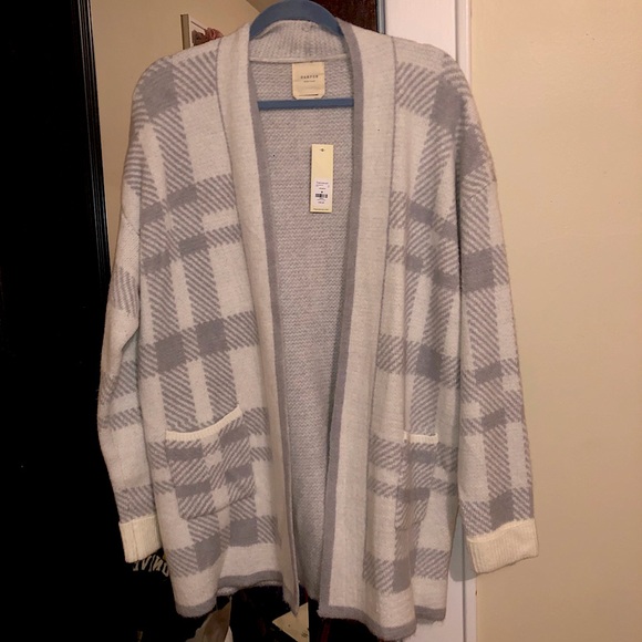 Francesca's Collections Sweaters - Grey/white plaid Francesca’s cardigan. NWT!